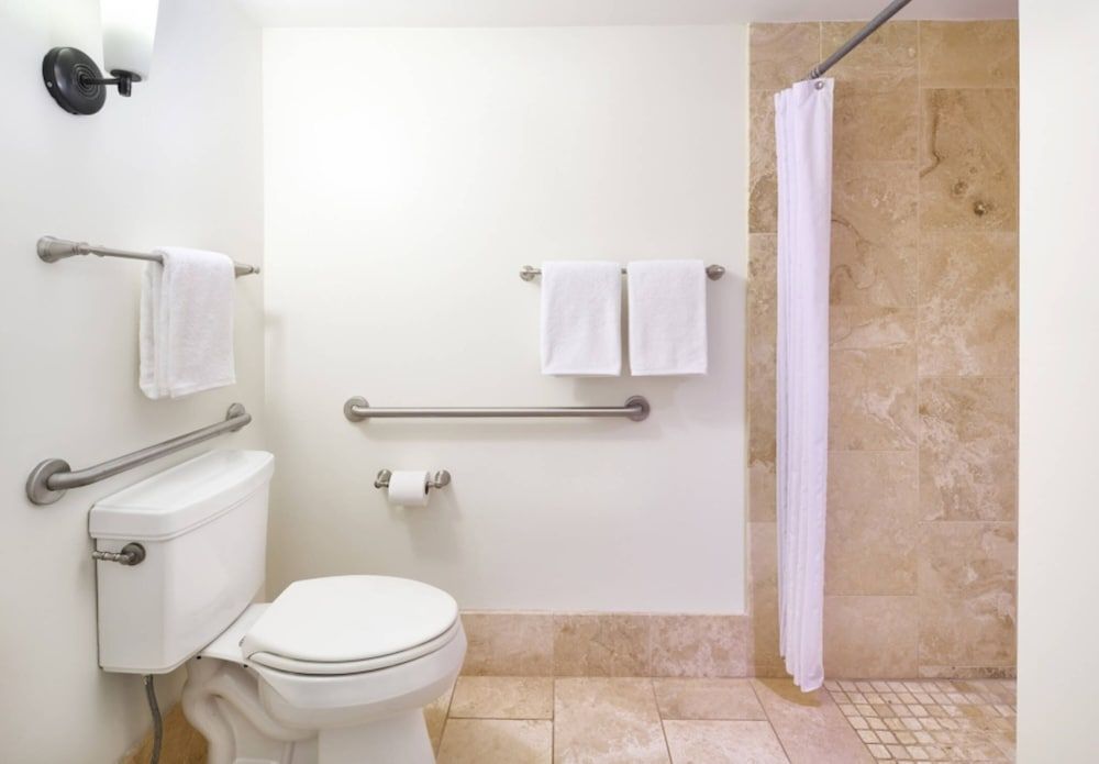 Royal Lahaina Resort & Bungalows Suite, 1 Bedroom, Oceanfront (Lanai) 5