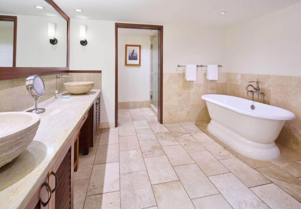 Royal Lahaina Resort & Bungalows Suite, 1 Bedroom, Oceanfront (Lanai) 4