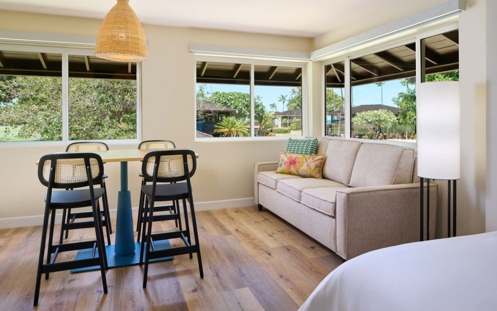 Royal Bungalow (Studio Suite)
