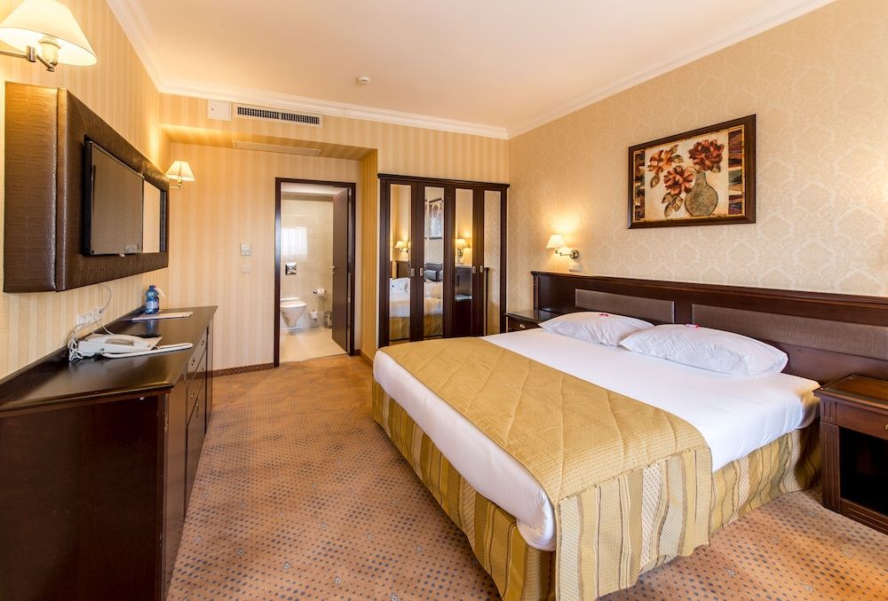 undefined Ramada Hotel & Suites by Wyndham Bucharest North 10