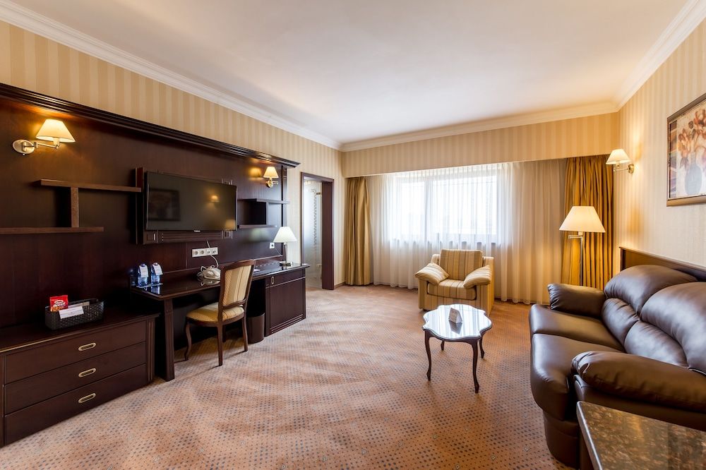 undefined Ramada Hotel & Suites by Wyndham Bucharest North 9