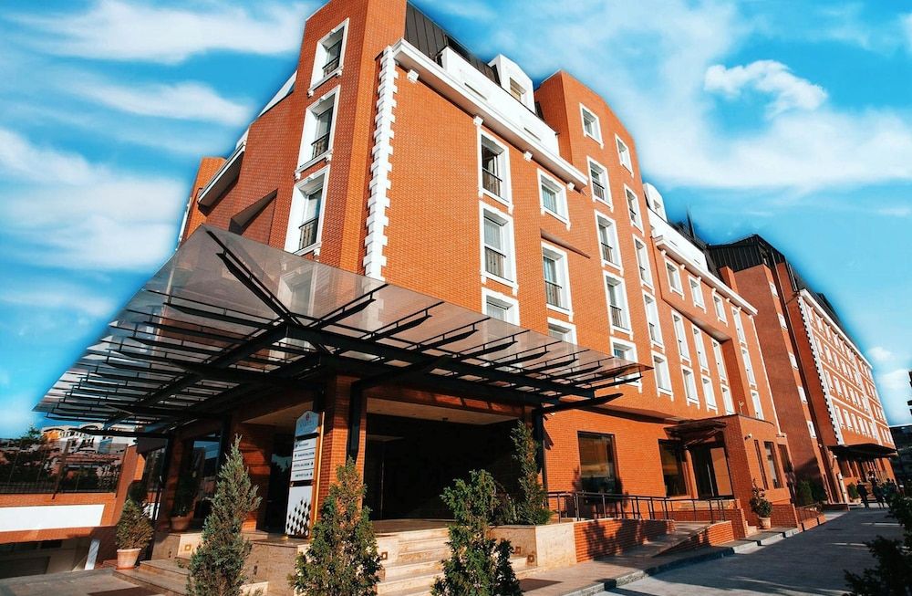 undefined Ramada Hotel & Suites by Wyndham Bucharest North 6