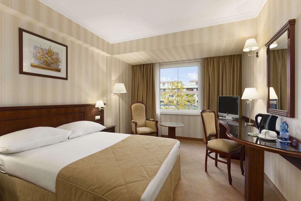 Deluxe Room, 1 Queen Bed, Non Smoking