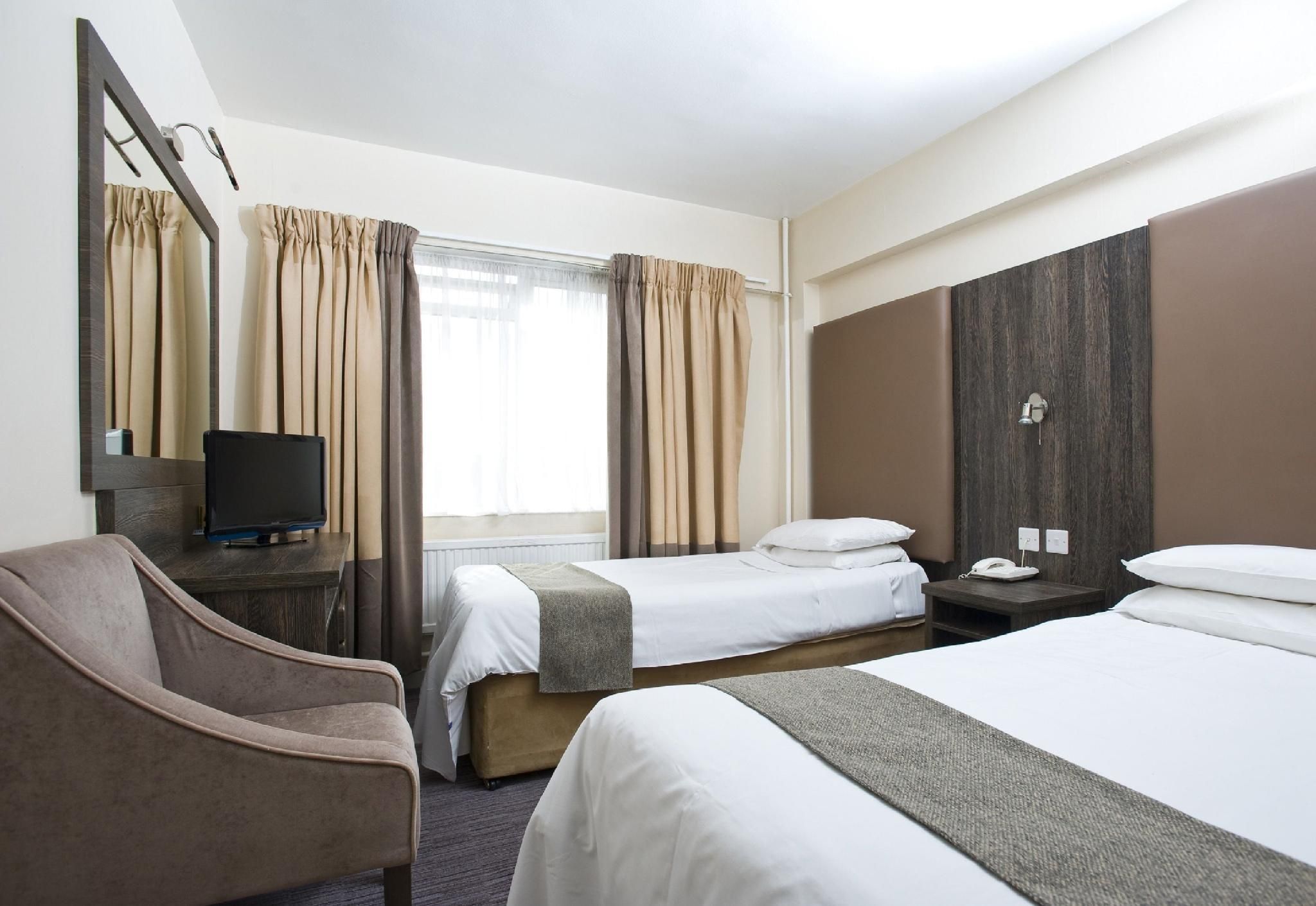 Twin Bed Room