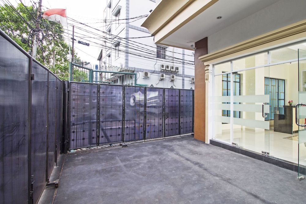 undefined RedDoorz Plus @ Cideng Barat 2