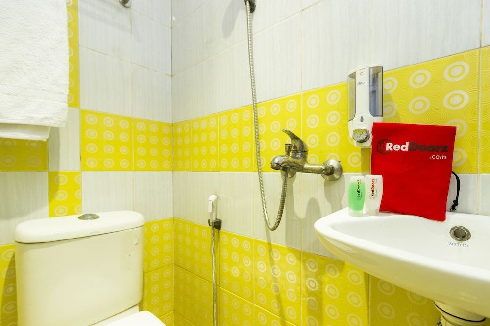 undefined Reddoorz near Gajah Mada Plaza 2 7