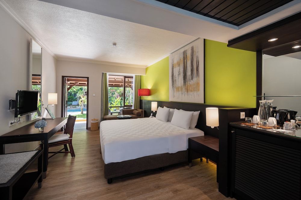 Courtyard Pool Access Room