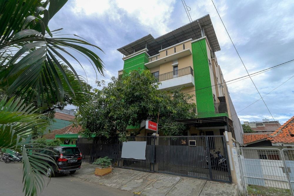 undefined RedDoorz Plus near Trisakti University 2