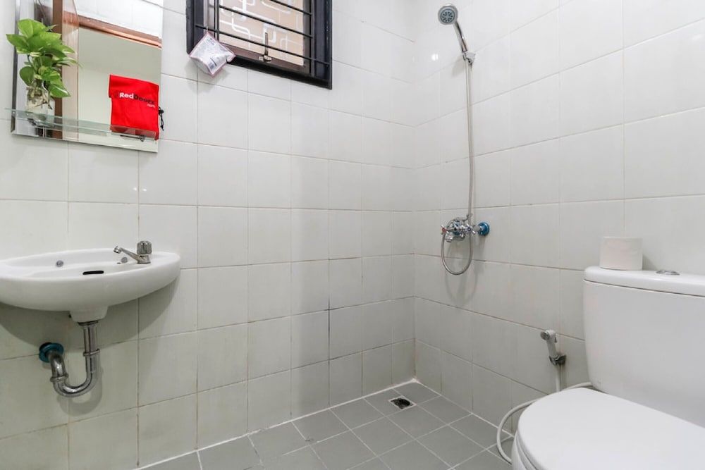 undefined RedDoorz Plus near Trisakti University 8