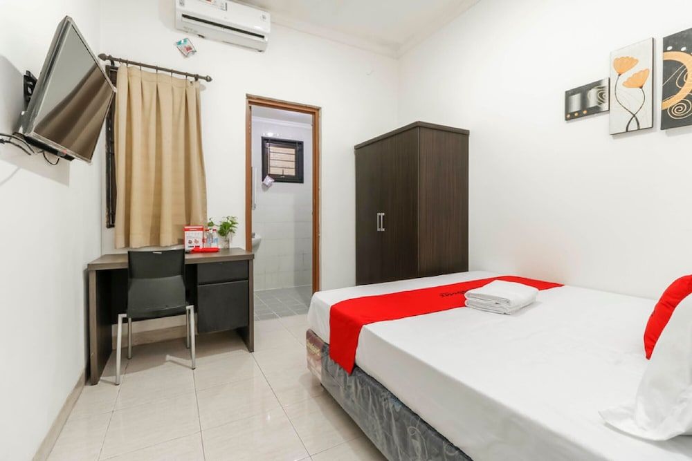 undefined RedDoorz Plus near Trisakti University 5