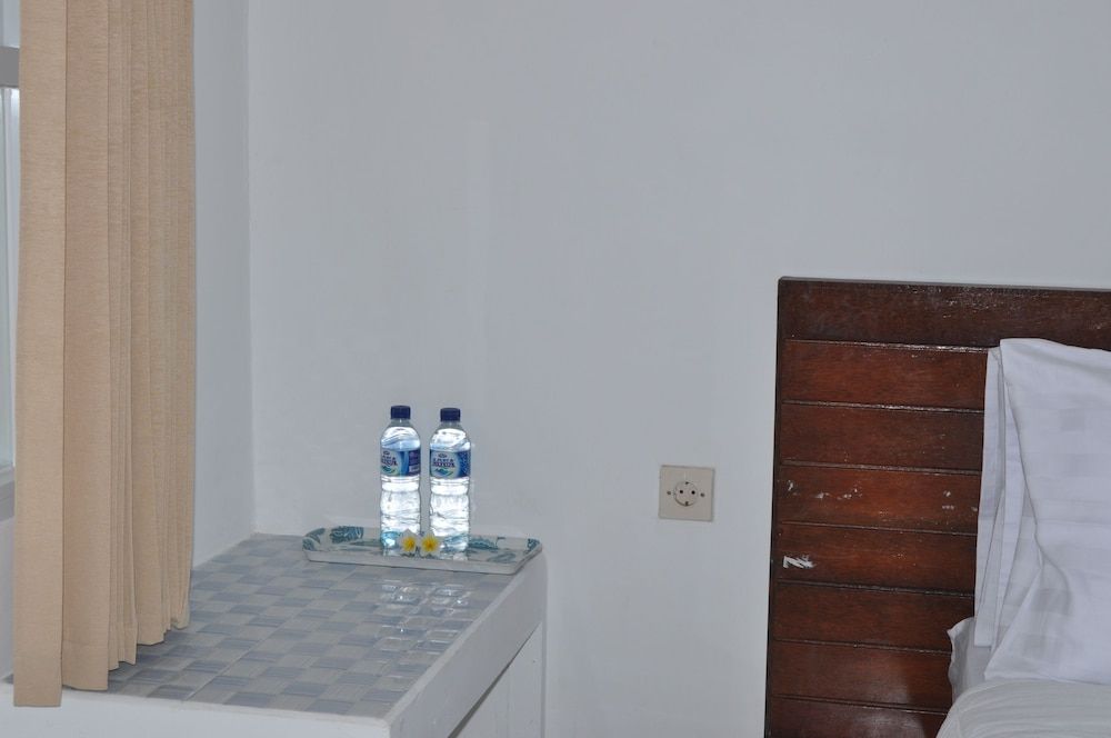 Cemara's Beach Homestay Deluxe Room, Patio 3