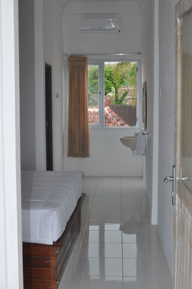 undefined Cemara's Beach Homestay 8
