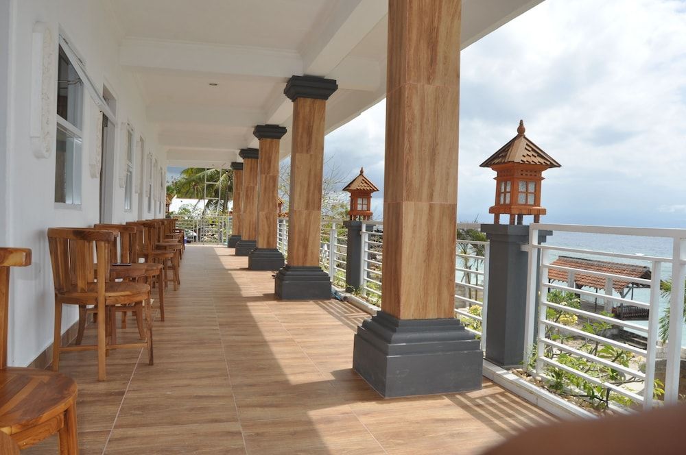 Cemara's Beach Homestay Deluxe Room, Balcony 6