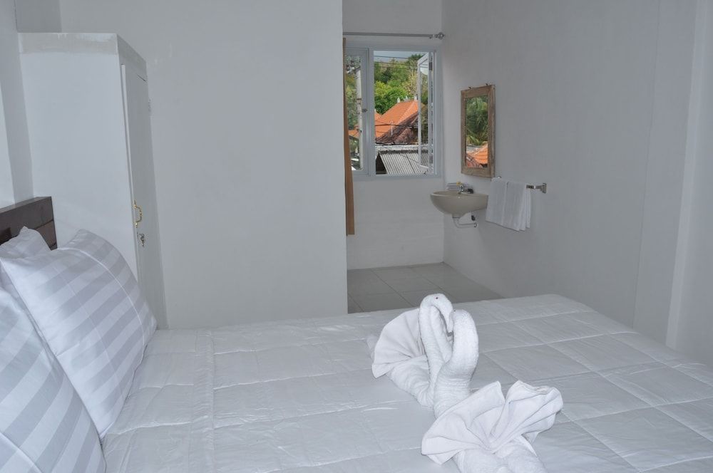 undefined Cemara's Beach Homestay 9