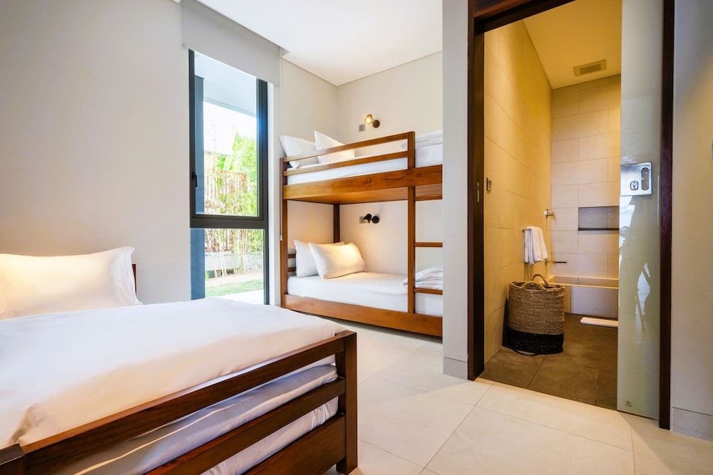 Selong Selo Resort and Residences Family, 5 Bedrooms, Private Pool, Ocean View 7