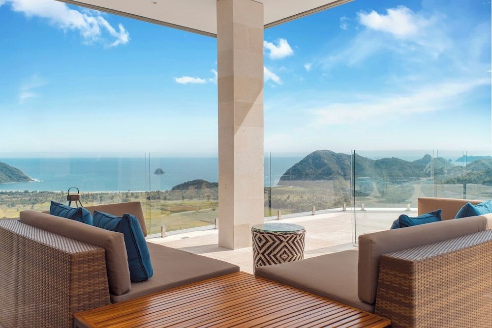 Selong Selo Resort and Residences Family, 5 Bedrooms, Private Pool, Ocean View 10