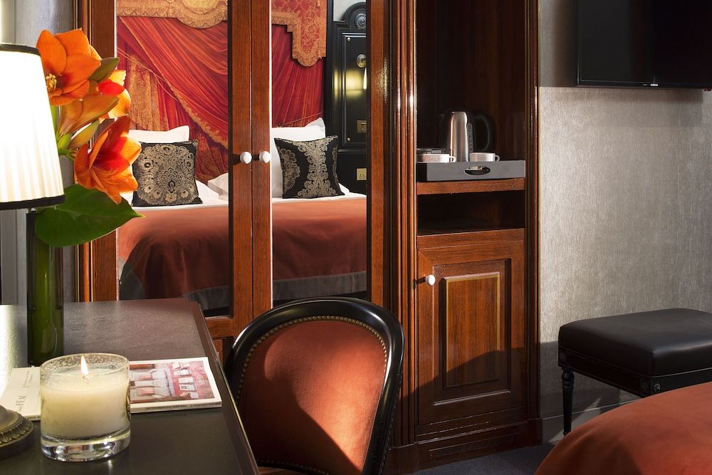Le Belmont Paris Classic Room 4