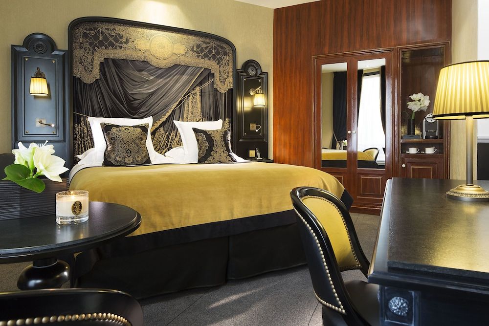 undefined Le Belmont Paris 4