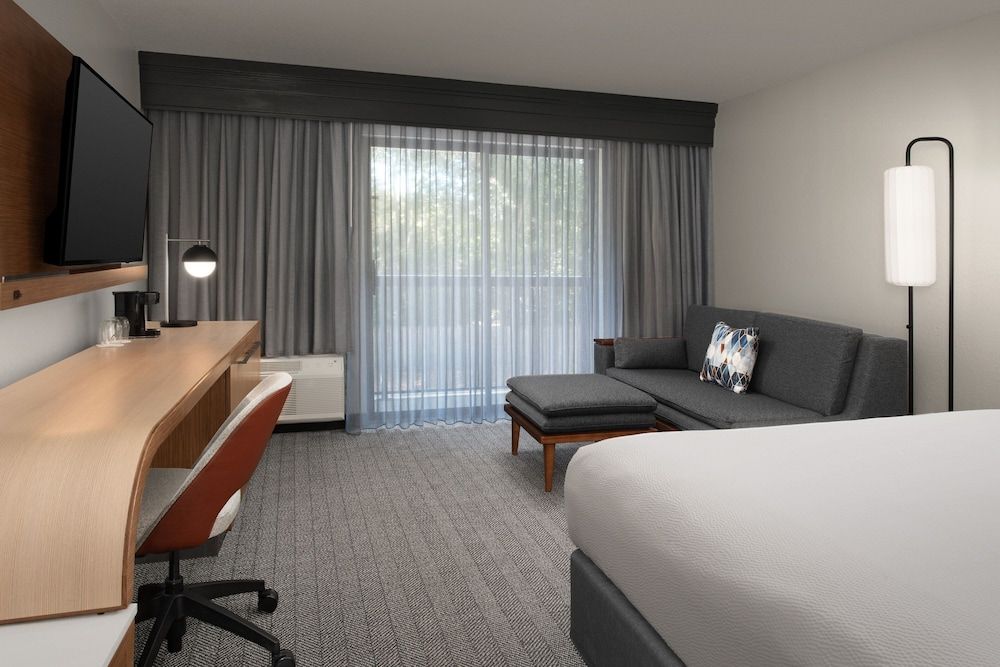 Room, 1 King Bed (Mobility Accessible, Roll-In Shower)
