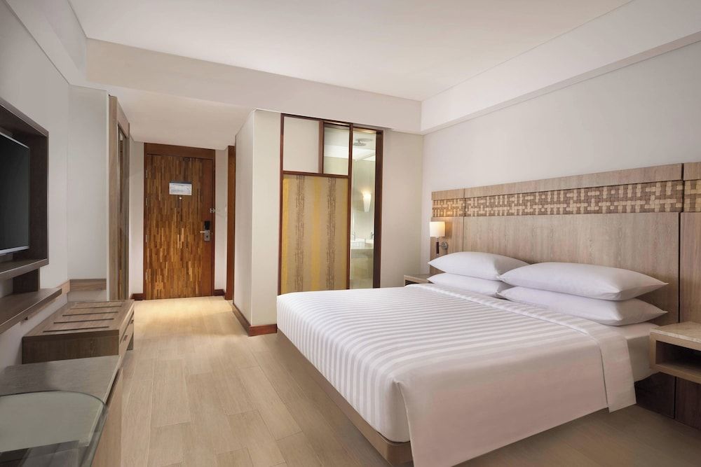 Room, 1 King Bed, Non Smoking, Balcony (Pool View)