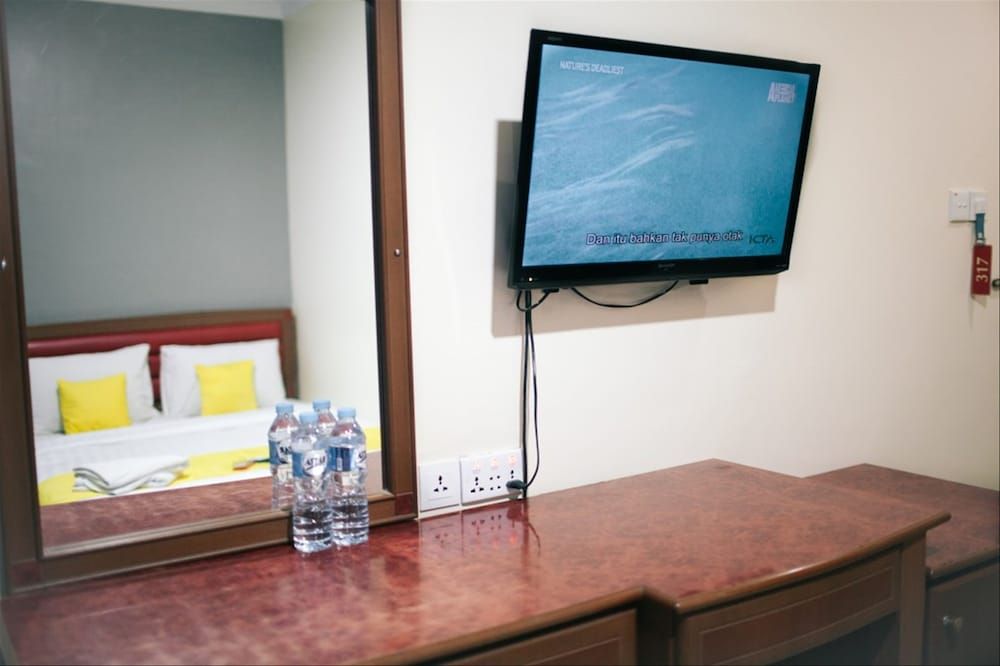 undefined Hotel Gloris 10