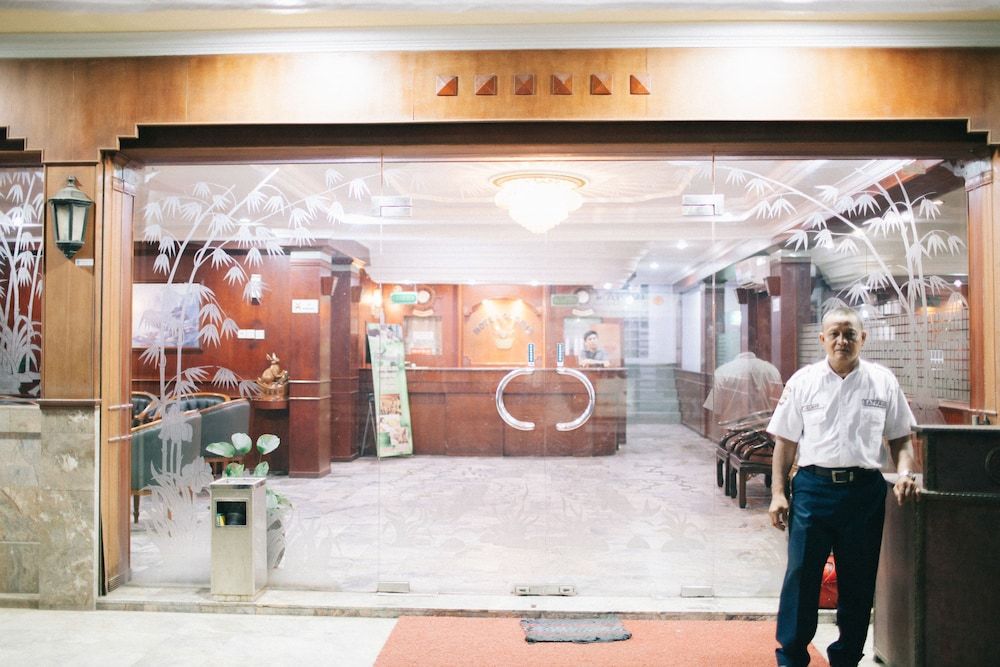 undefined Hotel Gloris 2