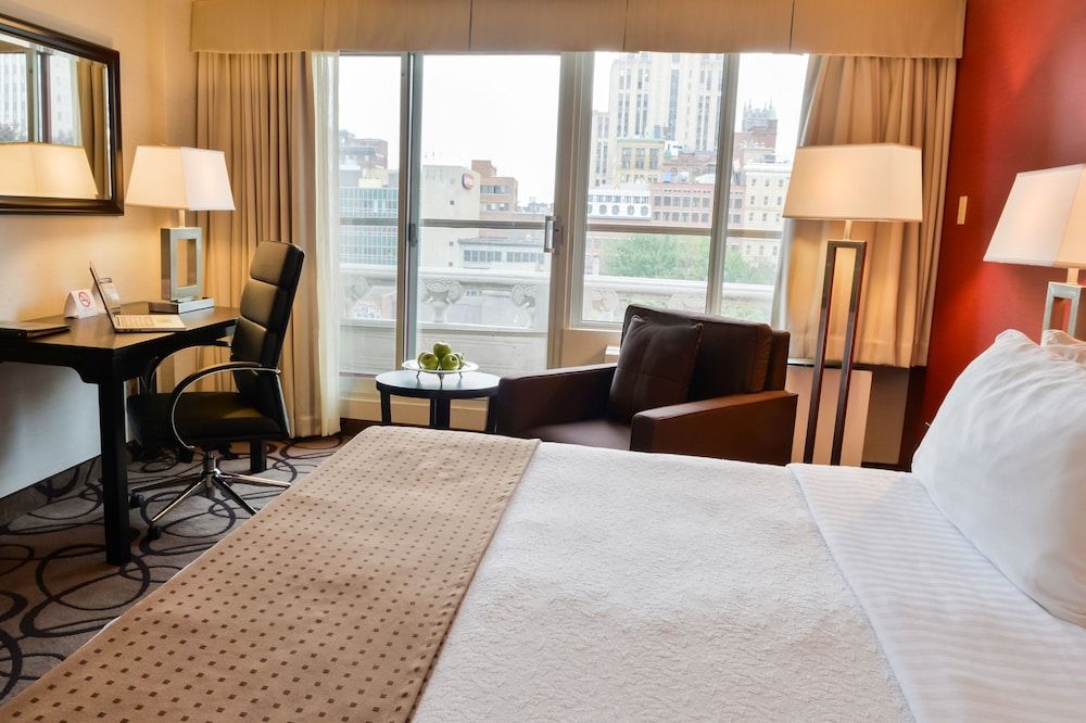 undefined Holiday Inn Montréal Centre-Ville Downtown by IHG 3