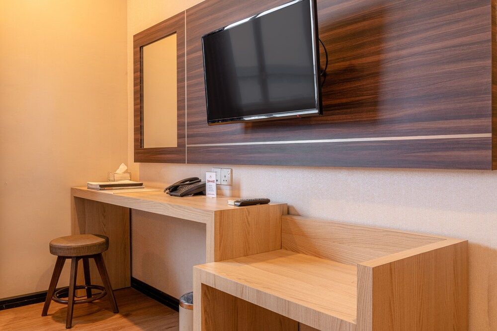 M One Hotel Superior Room 4