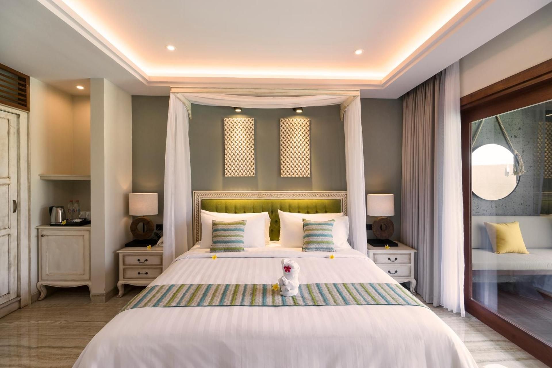 Suite with Lagoon Access