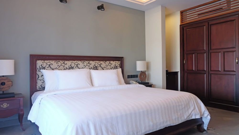 Suite Pool View Double Bed (1 large bed)
