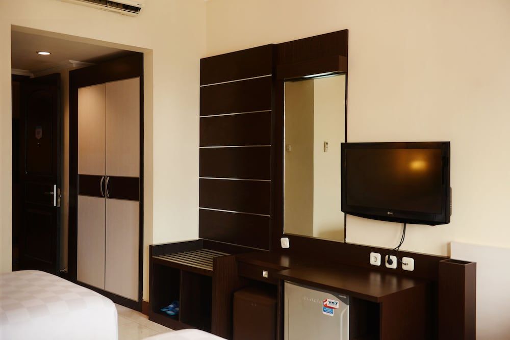 Hotel 88 Diponegoro Jember by WH Junior Suite 7
