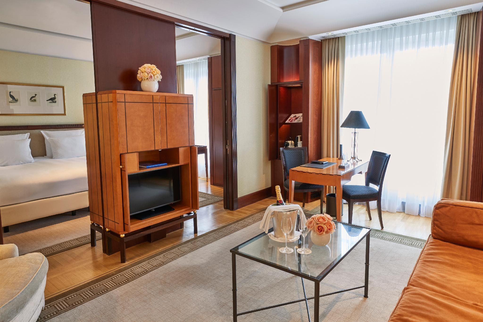 Adlon Executive Suite