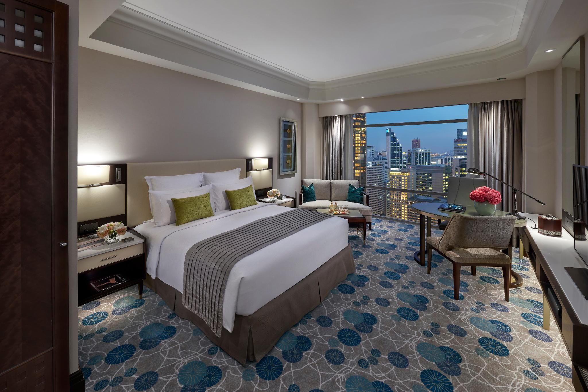 Deluxe City View Room King Bed