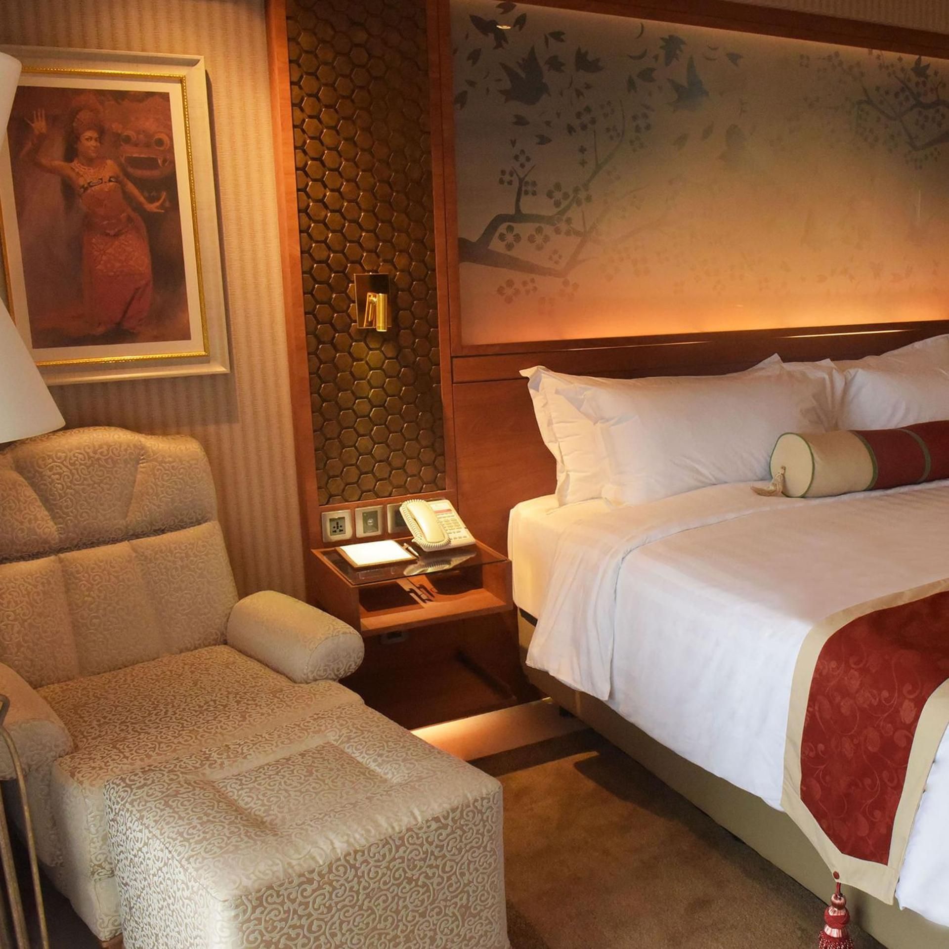 Deluxe Premium King Room with Pool Access and Outdoor Soaking Tub