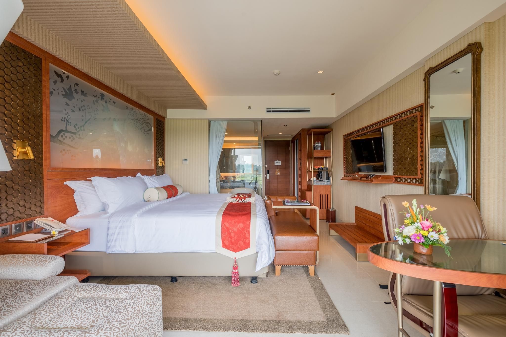 Deluxe Premium King Room with Pool Access and Outdoor Soaking Tub