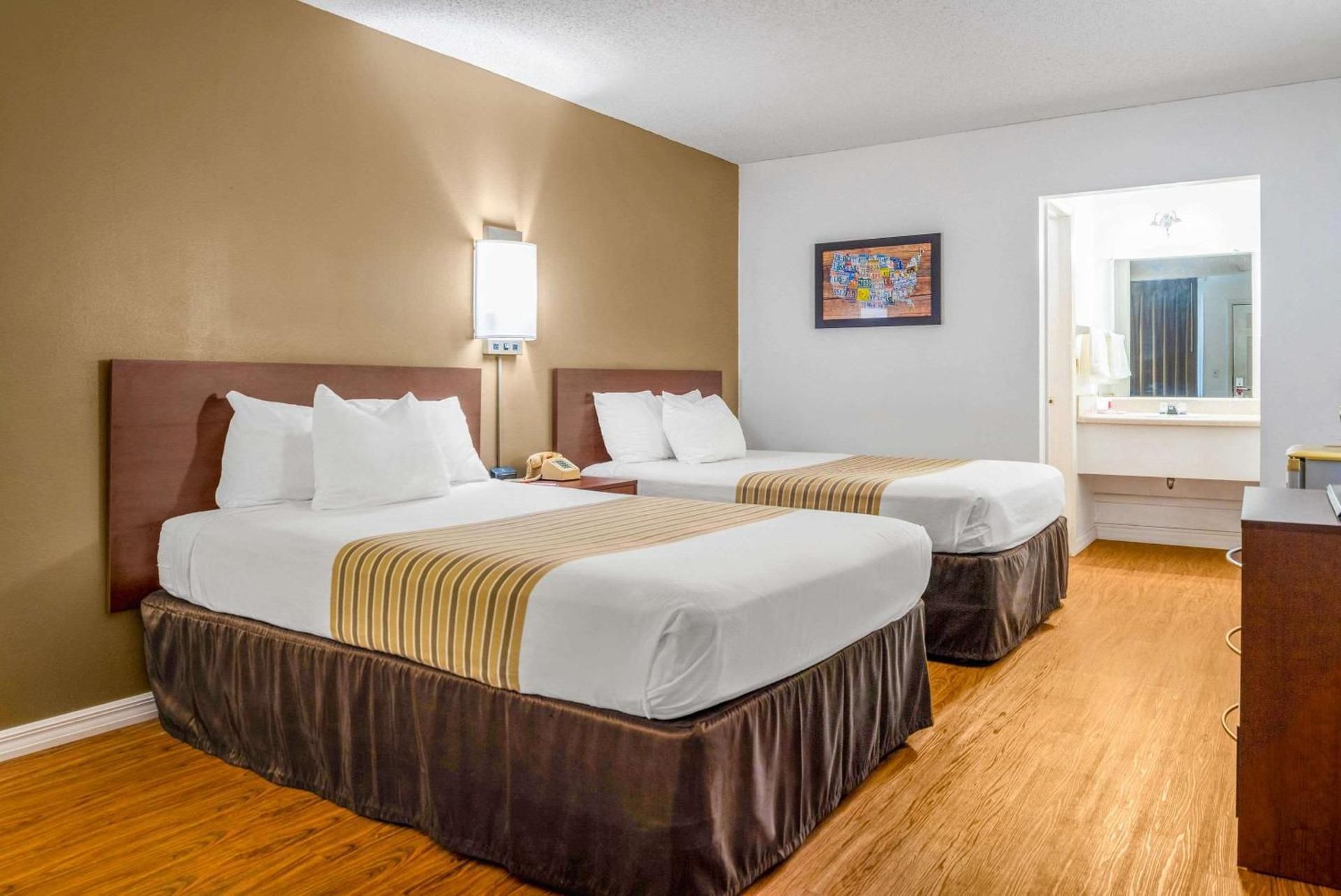 Econo Lodge Double Room with Two Double Beds - Accessible/Non-Smoking