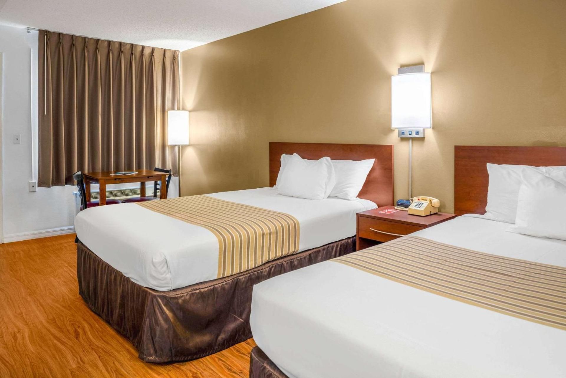 Econo Lodge Double Room with Two Double Beds - Accessible/Non-Smoking 2