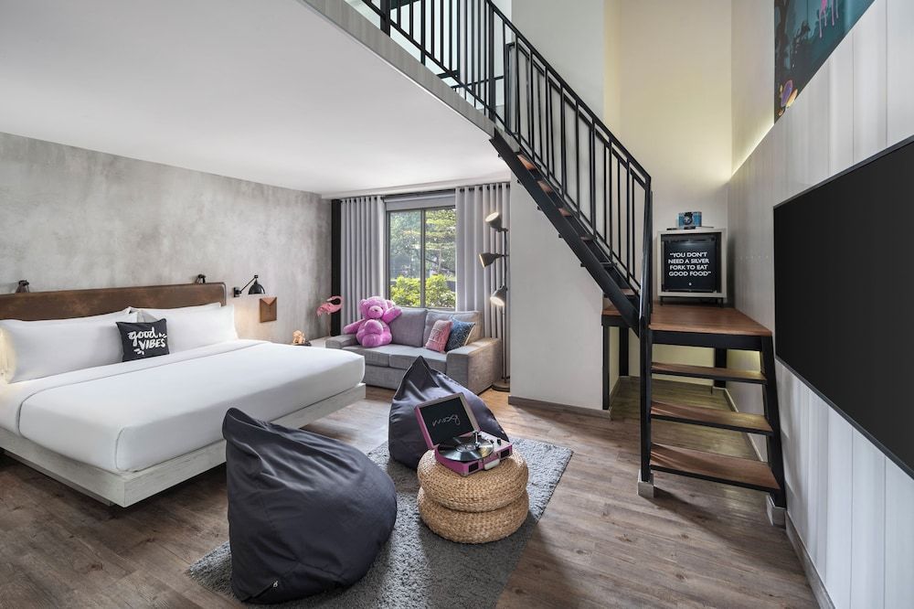 Family Suite (Mezzanine)