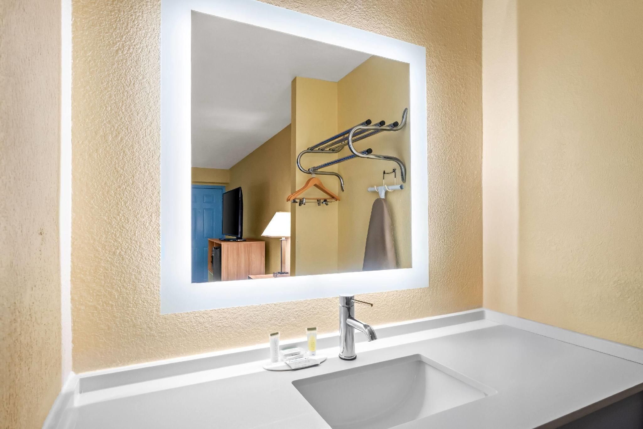 2 Queen Beds, First Floor, Non-Smoking