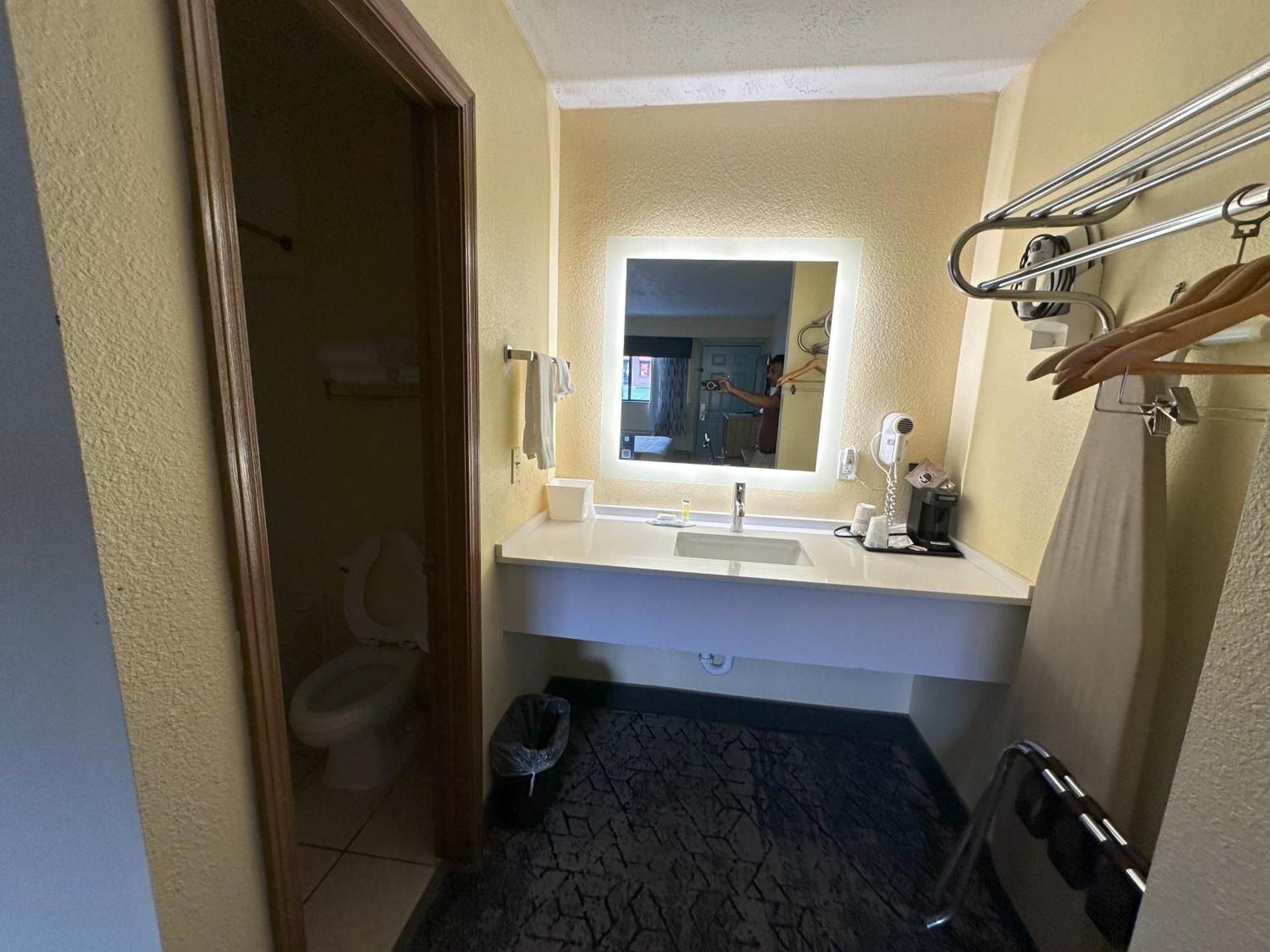 1 Queen Bed, First Floor, Non-Smoking