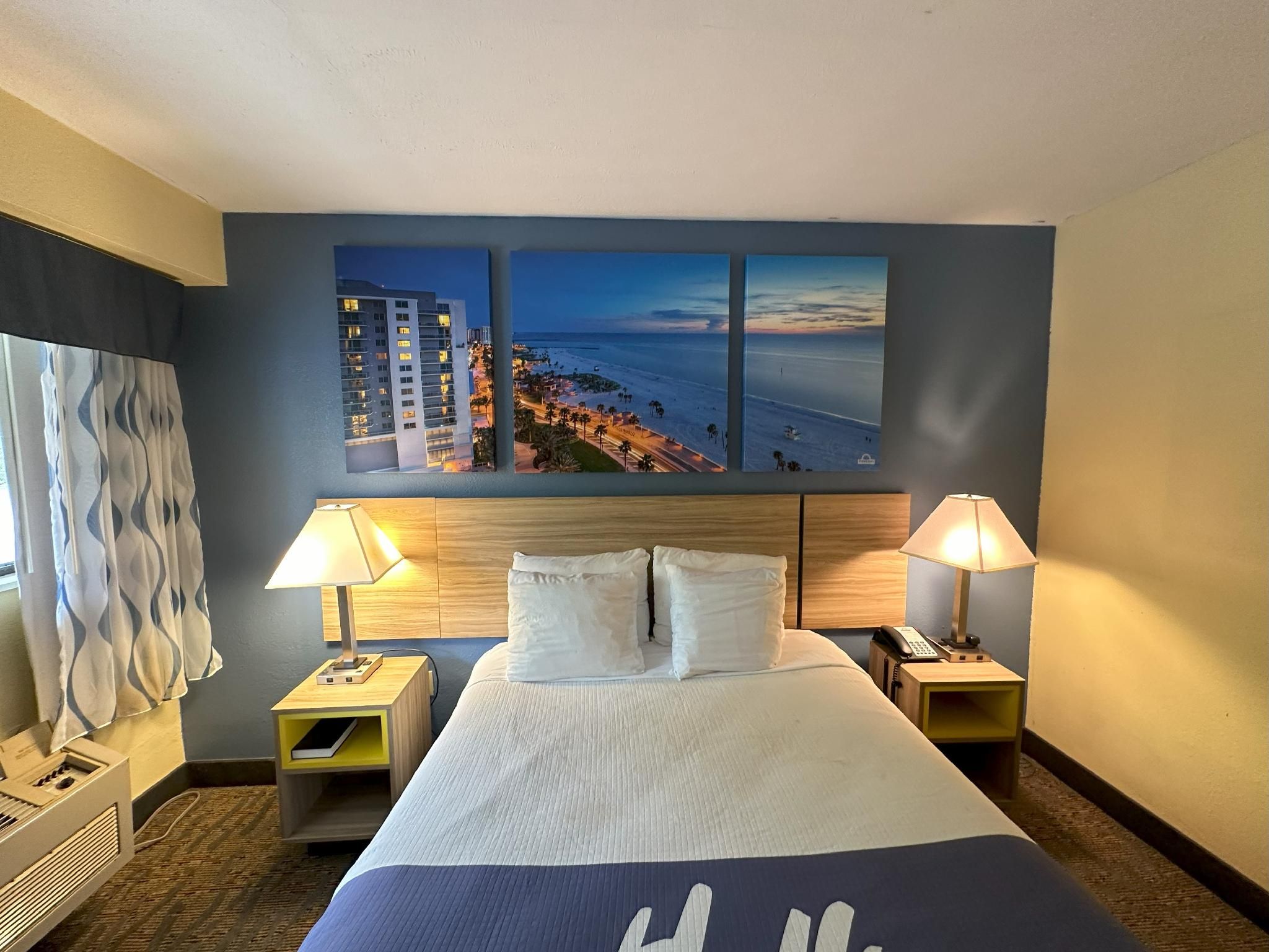 Days Inn by Wyndham Renfro Valley Mount Vernon 1 Queen Bed, Second Floor, Non-Smoking 2