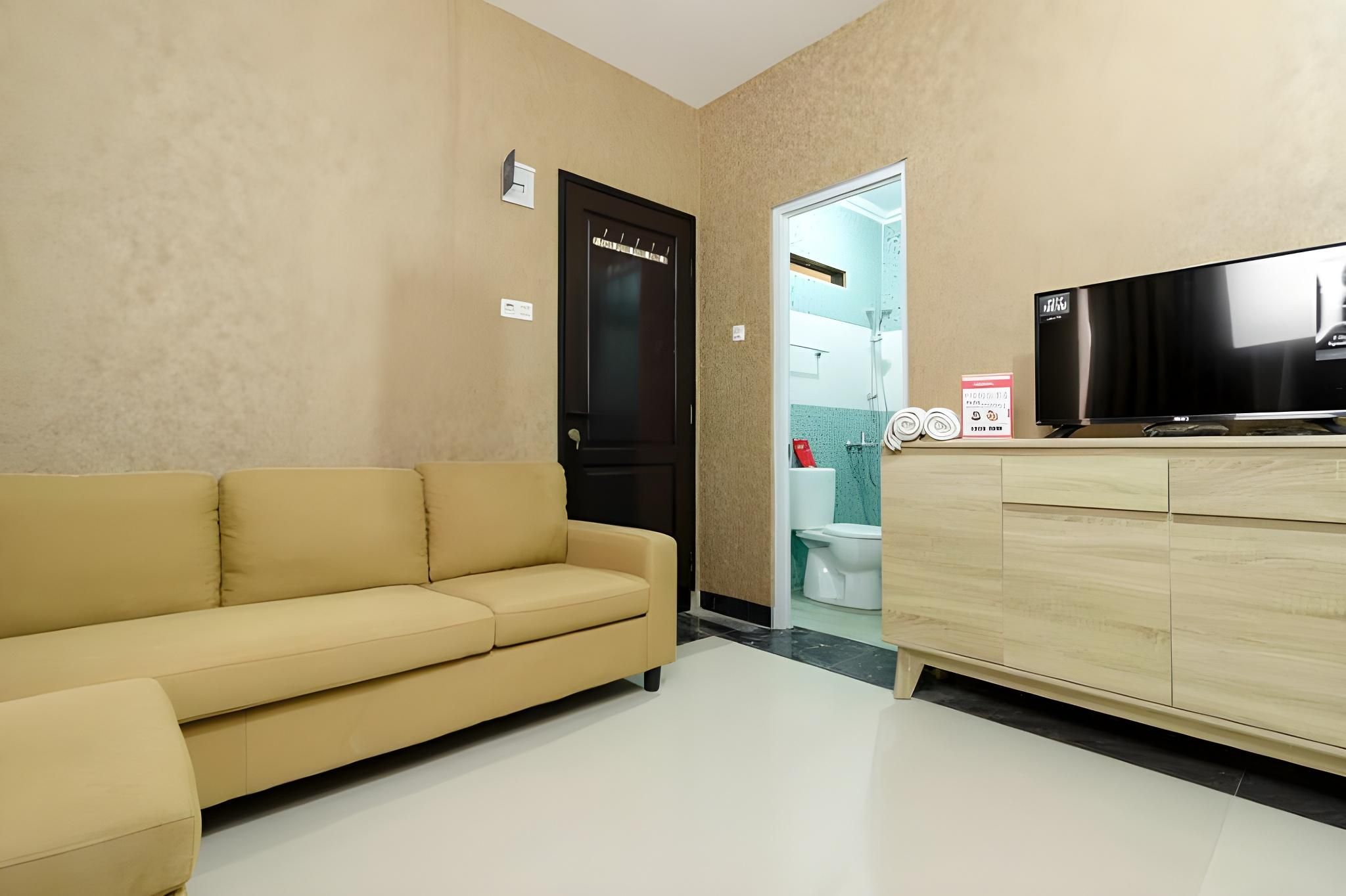 undefined RedDoorz Plus @ Cipete Damai 5
