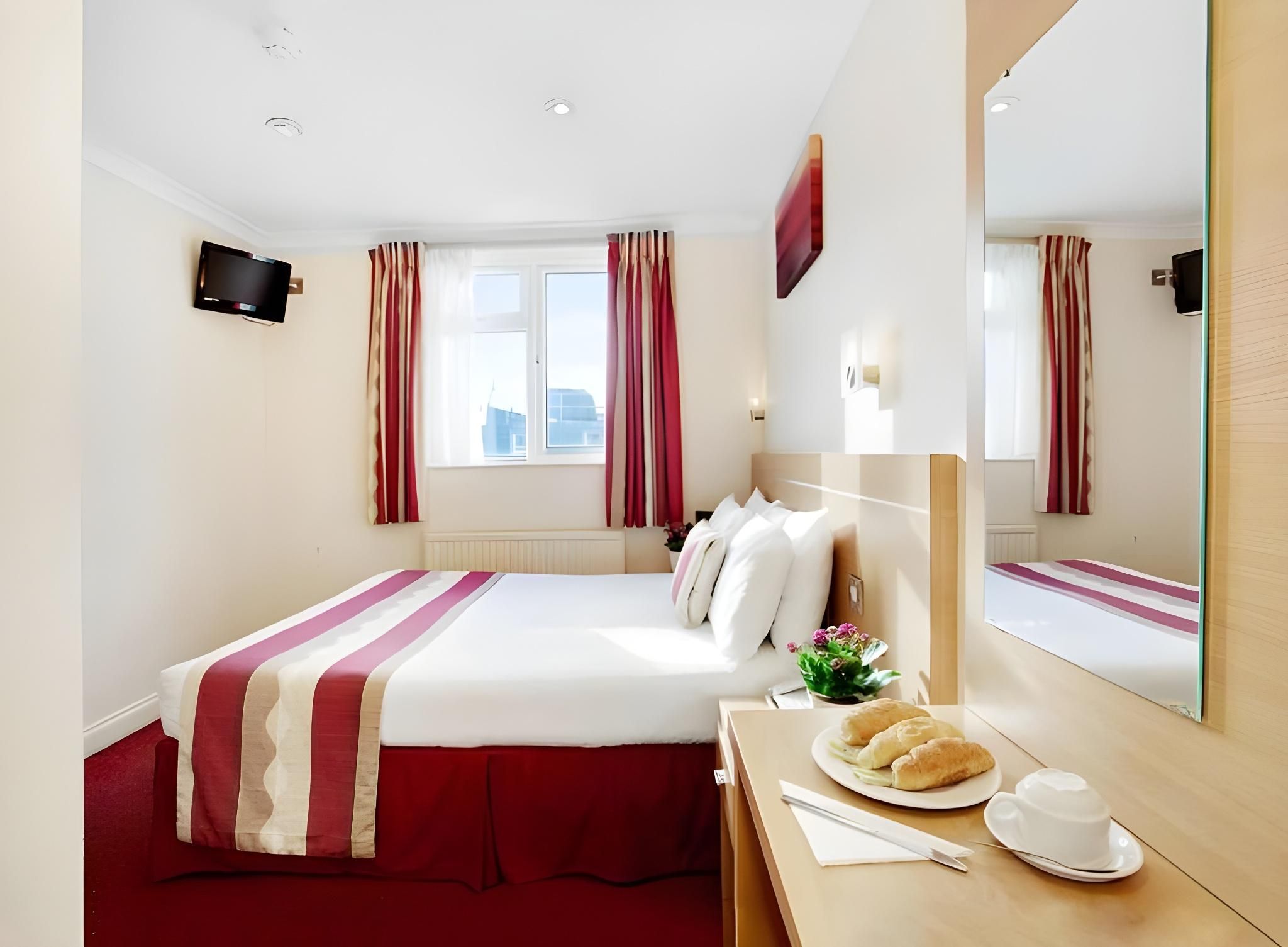 undefined Queens Park Hotel 9