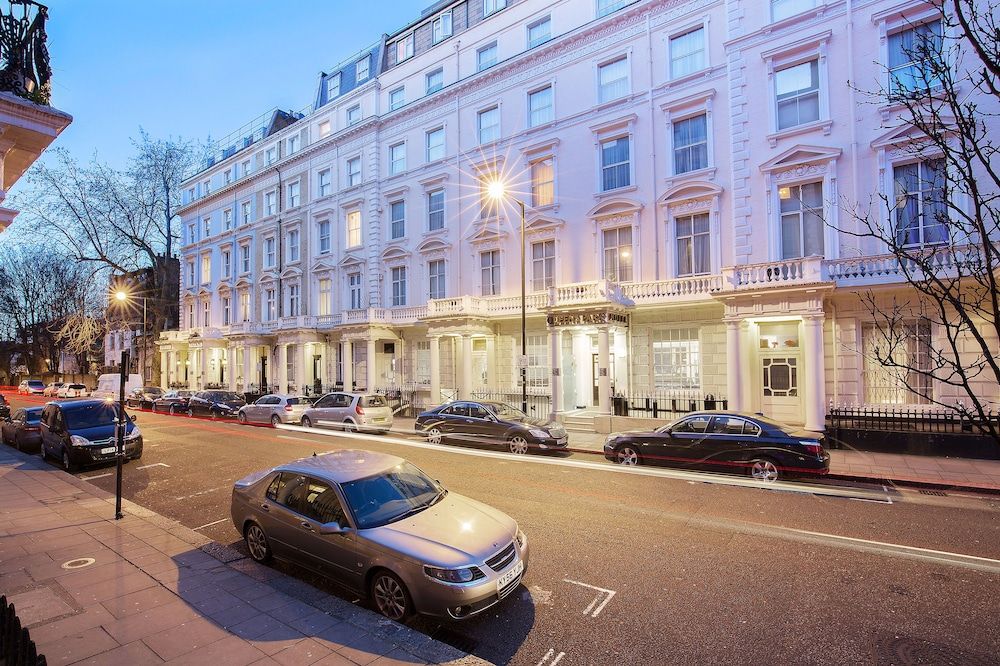 undefined Queens Park Hotel