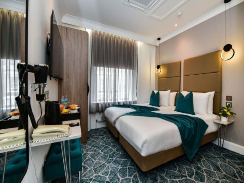 undefined Queens Park Hotel 8