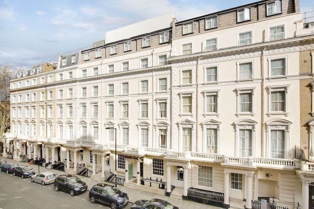 undefined Queens Park Hotel 3