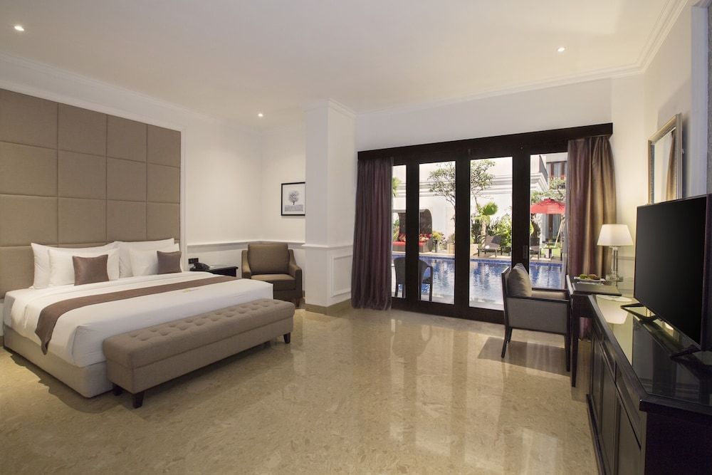 Executive Room, Pool Access