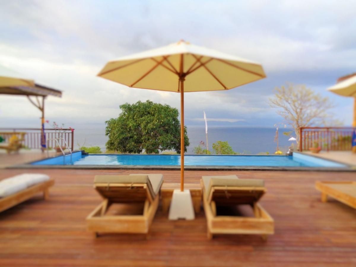 Swimming pool [outdoor]