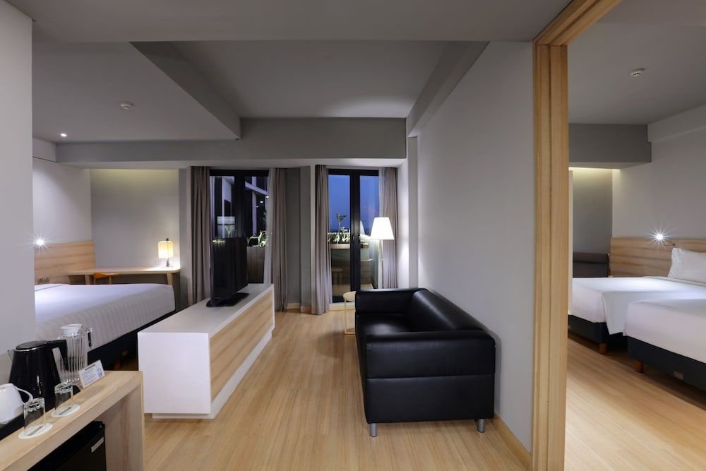 Harper Cikarang by ASTON Deluxe Room 6