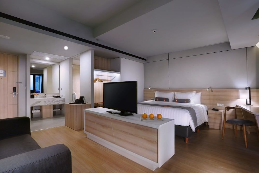 Harper Cikarang by ASTON Deluxe Room 3